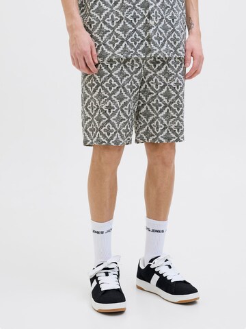 JACK & JONES Loose fit Trousers in White: front