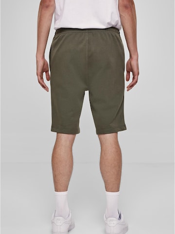 Urban Classics Regular Pants in Green