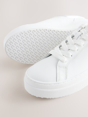 Baskets basses Next en blanc