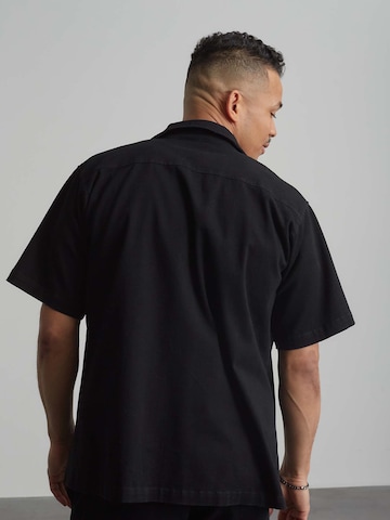 ABOUT YOU x Benny Cristo Regular fit Button Up Shirt 'Samir' in Black