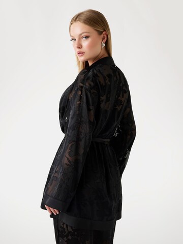 GUESS Kimono 'Mara' in Schwarz