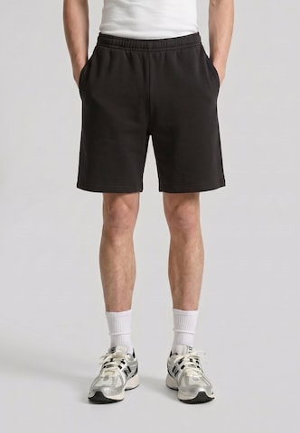 Urban Classics Regular Broek 'Essential' in Zwart: voorkant
