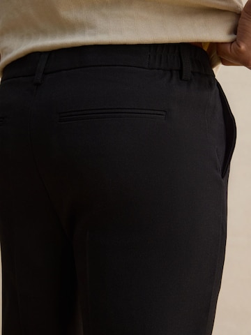 DAN FOX APPAREL Regularen Hlače na rob 'Jesper' | črna barva