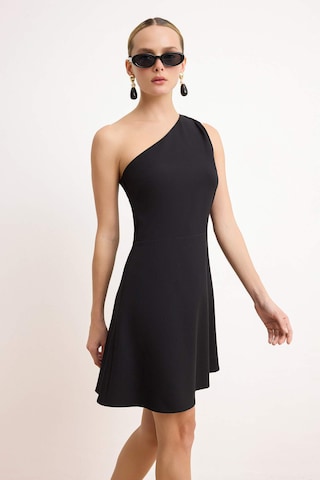 Trendyol - Vestido em preto: frente