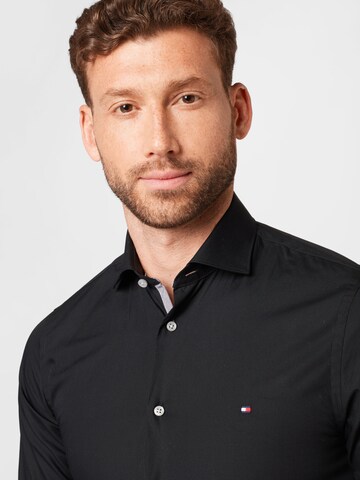 TOMMY HILFIGER Rovný strih Košeľa - Čierna