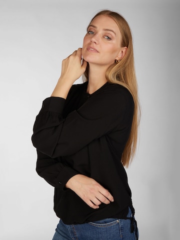 Lovely Sisters Blouse in Black: front