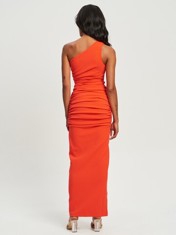 Robe de cocktail 'TOBI' BWLDR en orange : derrière