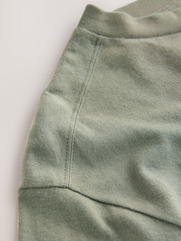 Tricou de la Next pe verde