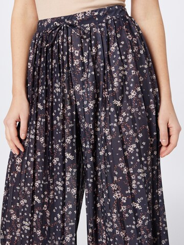 Wide leg Pantaloni con piega frontale 'Viviana' di ABOUT YOU in blu