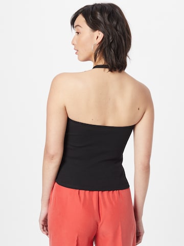 Top 'Alvina' de la Gina Tricot pe negru