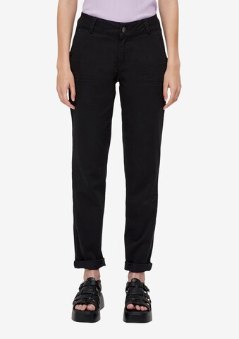 Coupe slim Pantalon chino QS en noir : devant