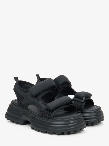 ES8 Sandals '5010-01' in Black