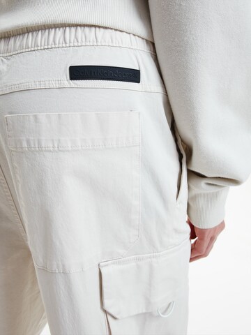 Calvin Klein Jeans Tapered Hose in Weiß