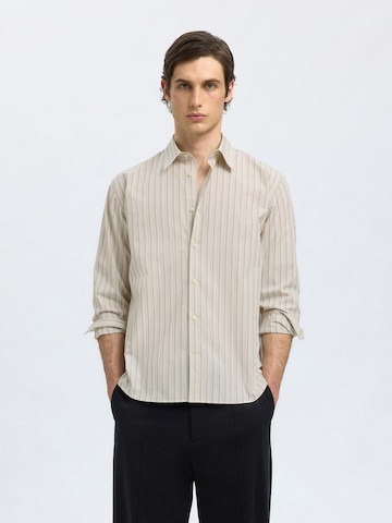 SELECTED - Ajuste confortable Camisa 'SLHBen' en beige: frente