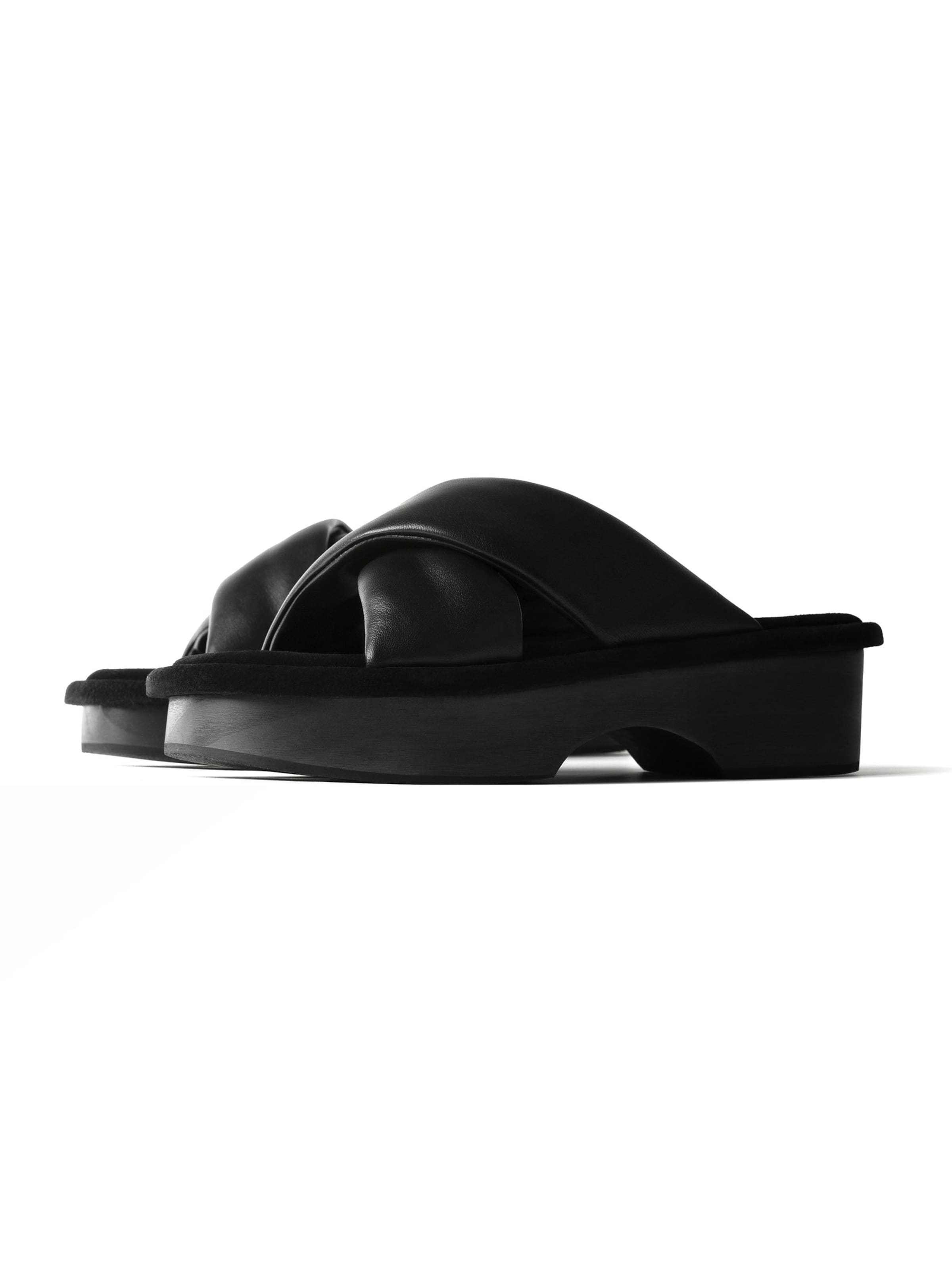 L37 HANDMADE SHOES - Zapatos abiertos 'MOON OVER TOKYO' en negro: frente
