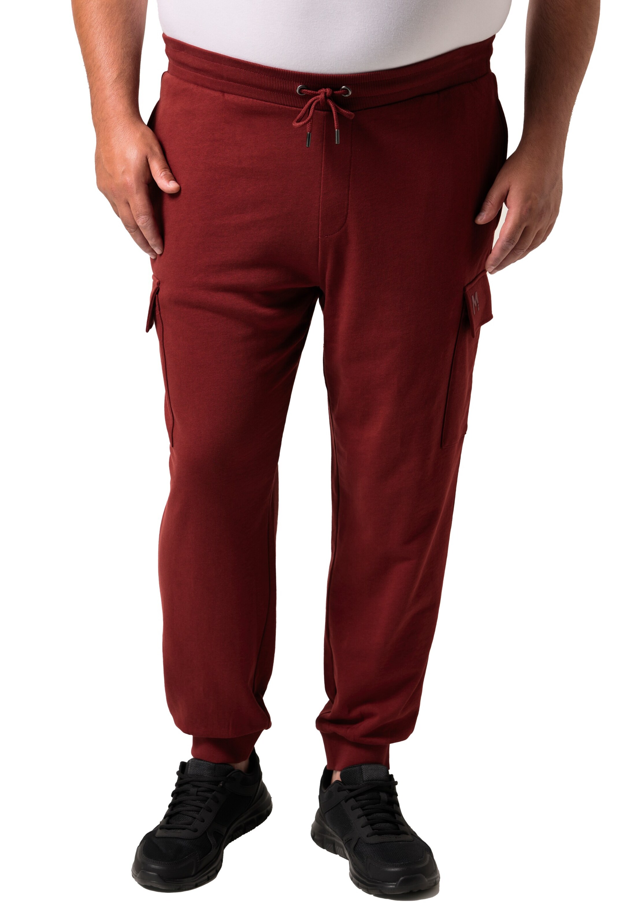 Men Plus Tapered Cargobroek in Rood: voorkant