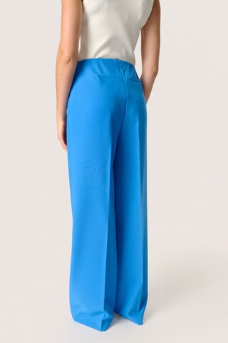Wide Leg Pantalon à plis 'Corinne' SOAKED IN LUXURY en bleu