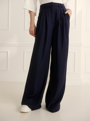 Wide leg Pantaloni con pieghe 'Finja' di Guido Maria Kretschmer Women in blu: frontale