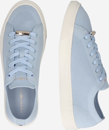 TOMMY HILFIGER Sneaker in Blau