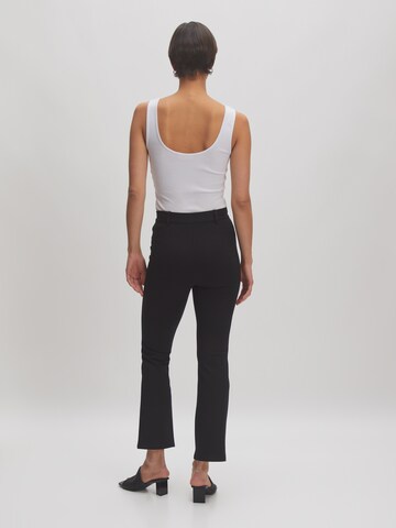 Flared Pantaloni 'Paulina' di EDITED in nero