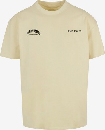 Merchcode Shirt 'Barely Awake' in Geel: voorkant