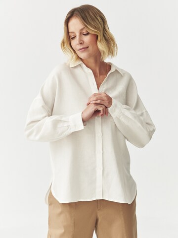 TATUUM Shirt in White: front