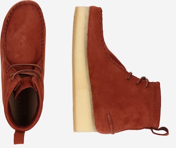 Clarks Originals - Botines con cordones en rojo