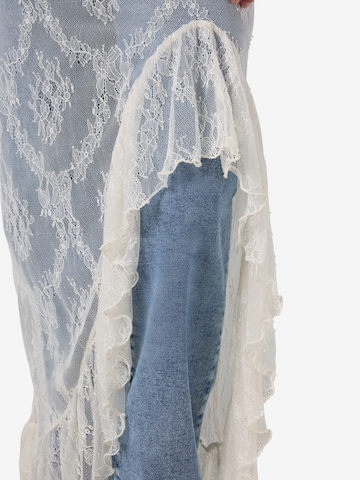 Noisy may Skirt 'NMLUCIA' in White