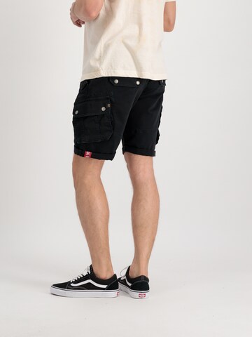 Coupe slim Pantalon cargo 'Combat' ALPHA INDUSTRIES en noir