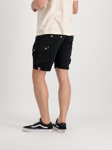 ALPHA INDUSTRIES - Slimfit Calças cargo 'Combat' em preto