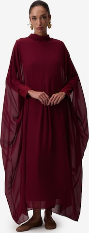 Touché Privé Kjole 'Bat Sleeve Chiffon Dress' i rød: forside