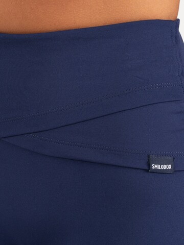 évasé Leggings ' Florea ' Smilodox en bleu