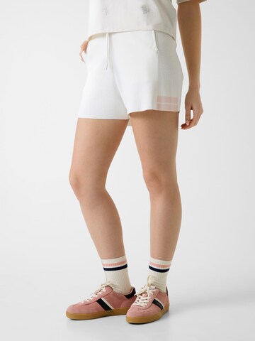 GUESS Loosefit Shorts in Weiß: Vorderseite