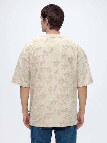 Maglietta di Carlo Colucci in beige: dietro