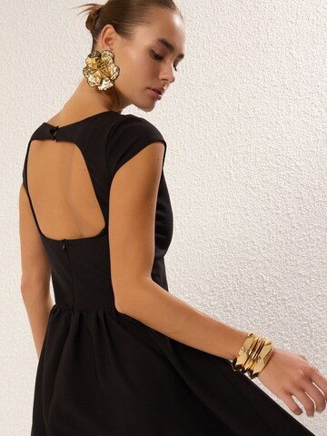 Robe de cocktail Trendyol en noir