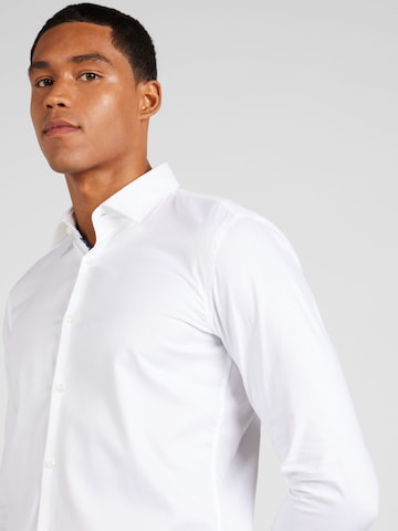 balta HUGO Standartinis modelis Marškiniai 'Koey'