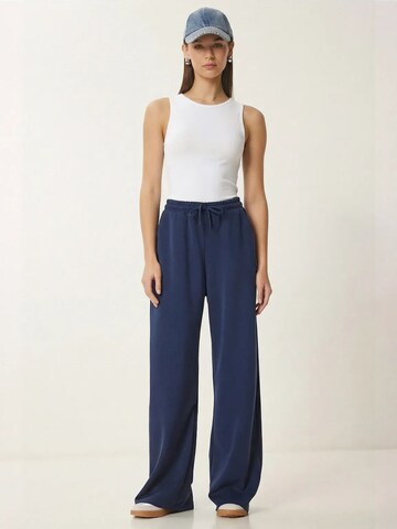 Wide leg Pantaloni sportivi di Happiness İstanbul in blu