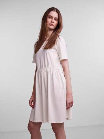 PIECES - Vestido 'JYTI' en blanco: frente