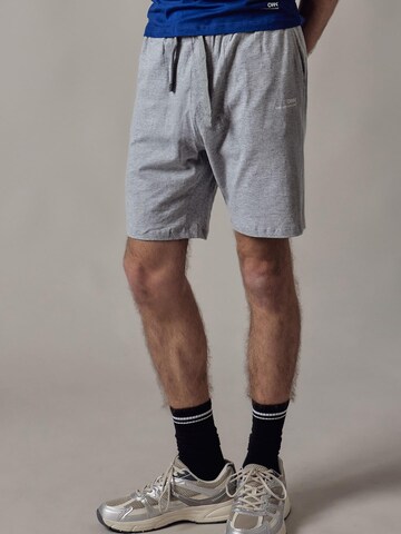 OWN Off With Nature Regular Broek in Grijs