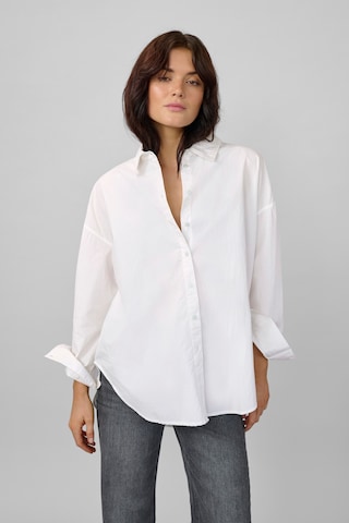 My Essential Wardrobe Blouse in White: front