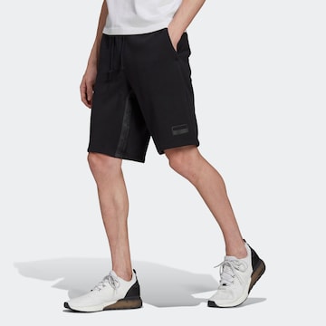 ADIDAS ORIGINALS Shorts in Schwarz: front