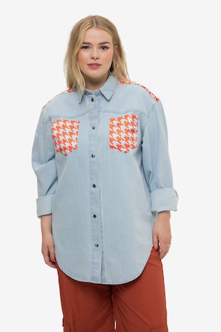 Studio Untold Blouse in Blue: front