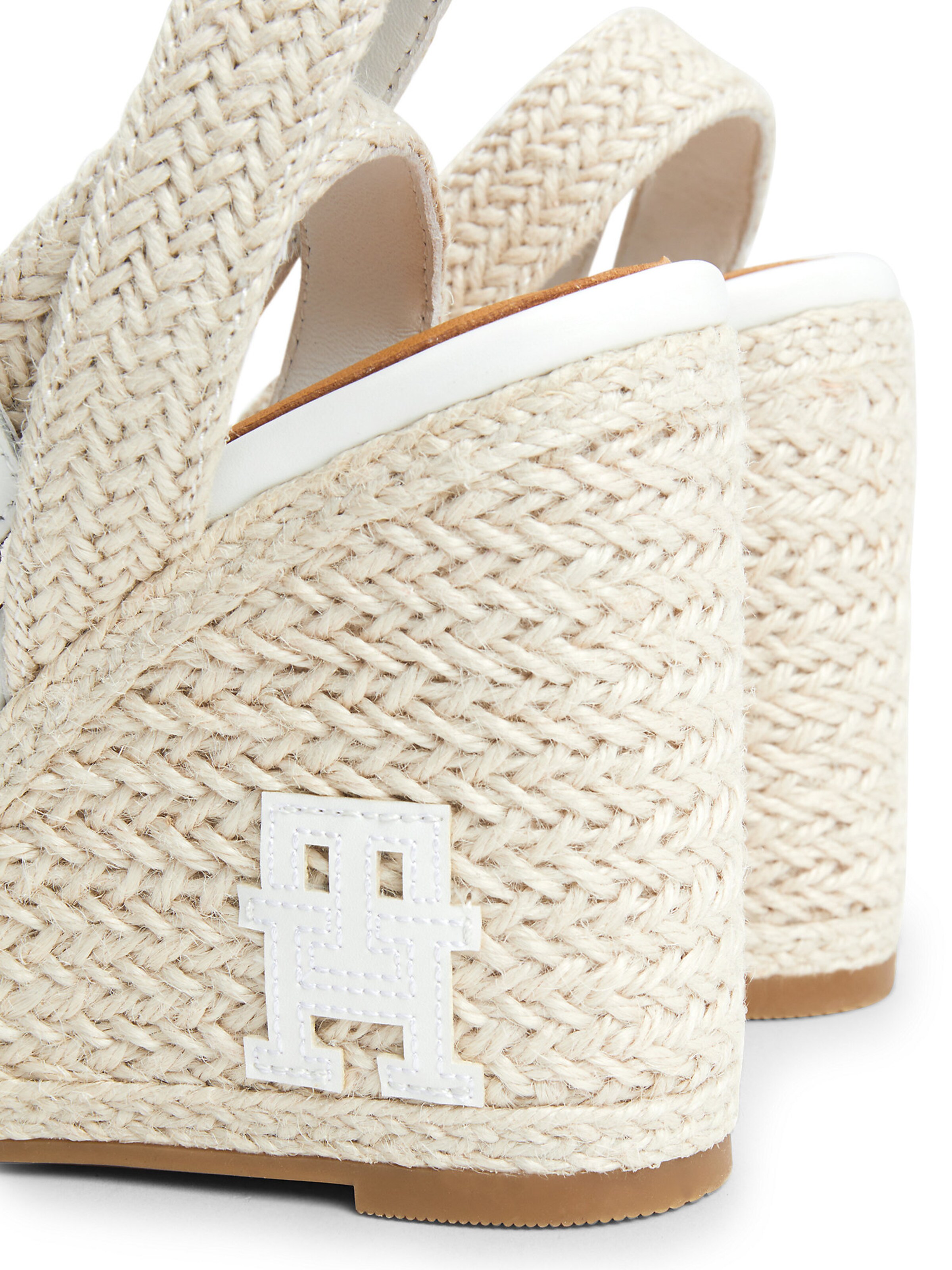 TOMMY HILFIGER Сандали в бежово