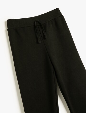 Koton Tapered Broek in Zwart