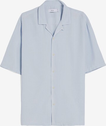 Bershka Comfort Fit Hemd in Blau: predná strana