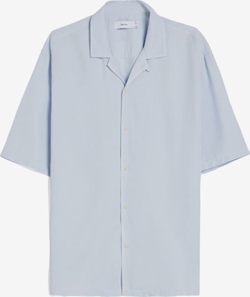 Fit confort Chemise Bershka en bleu : devant