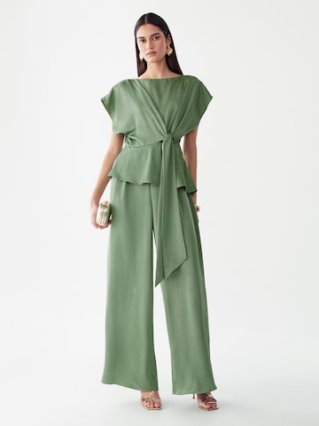Salopeta 'Vella' de la Willa pe verde