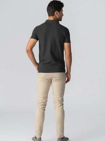 Coupe regular Chemise ' Muscle Polo ' TEESHOPPEN en gris