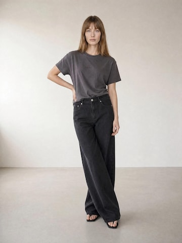 T-shirt 'The Alexi Logo T-shirt - Dark Grey' ARMIE en gris