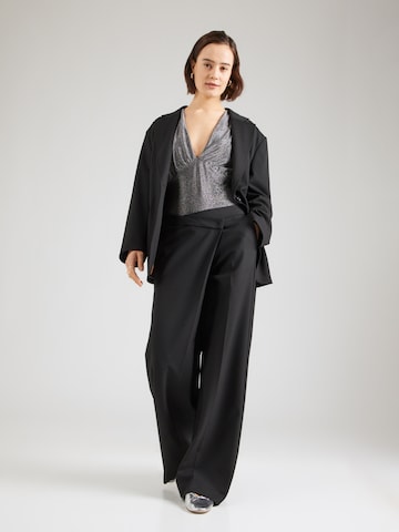 Tricou body 'Ivana' de la ABOUT YOU pe negru